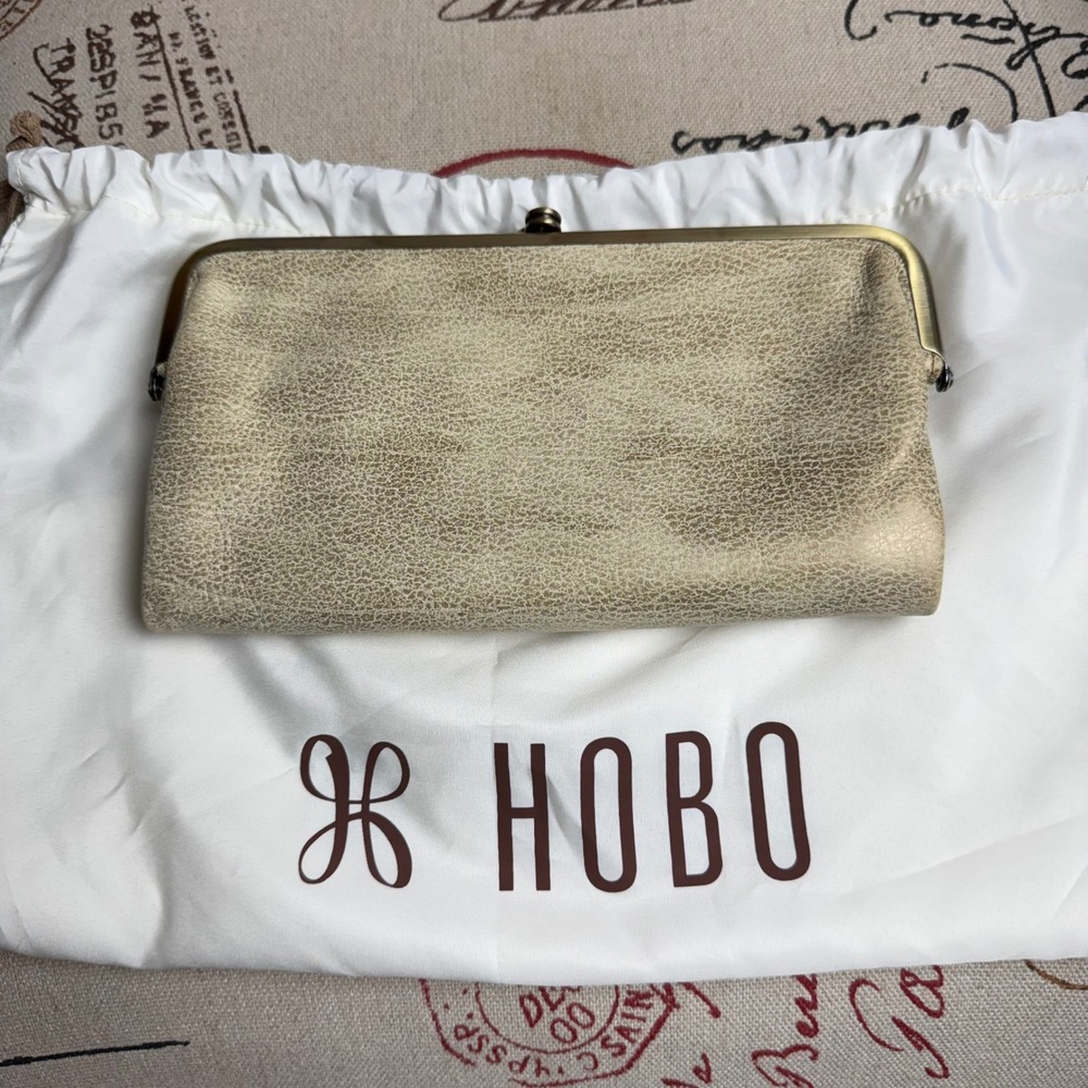 Hobo Lauren Clutch Wallet Metallic Gold Crackle Leather Kiss Lock Frame Purse